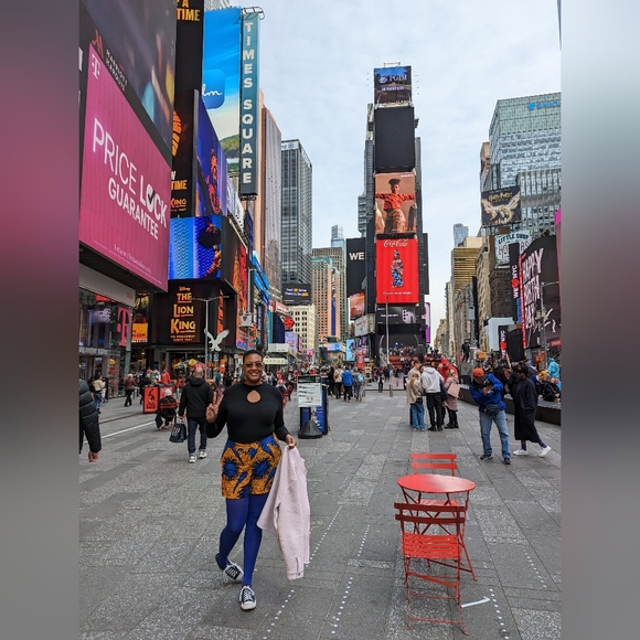 Meet your Posher, Tiara - Picture 3 of 3